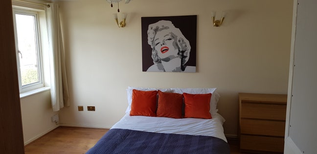 Large Double Room near Town Centre Main Photo