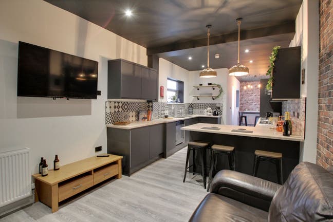 🔥 Rooms Available in LE3 🔥 Main Photo