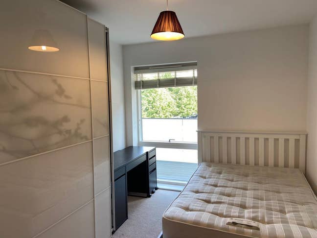 Bright Single/Double Room Park Royal  Main Photo