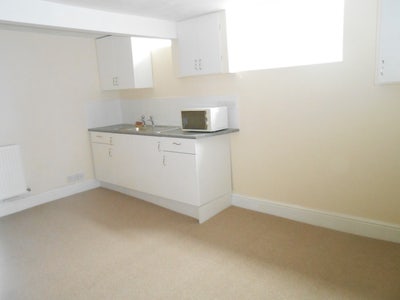 Stylish selfcontained studio with private entrance Main Photo