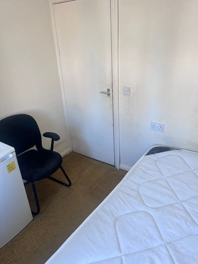 Single room available at Erith Main Photo