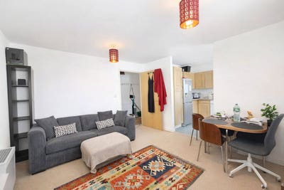 A Spacious 1 Bedroom Flat Located in Marcon Place  Main Photo