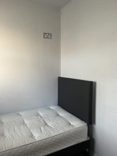 Single bedroom with own shower room  Main Photo