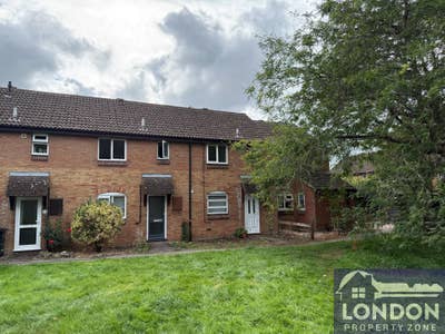 Whole 2 bed terraced HOUSE with Garden Main Photo