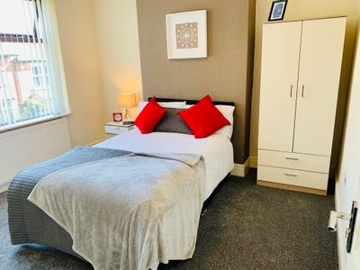 🌿 Prestwich Double | 15 Min to City Main Photo