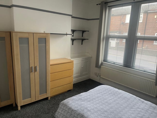 Superb Big Room - near Hospital & Uni &pound;395 all in! Main Photo