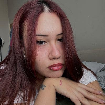 22 year old Female seeks a double room Main Photo