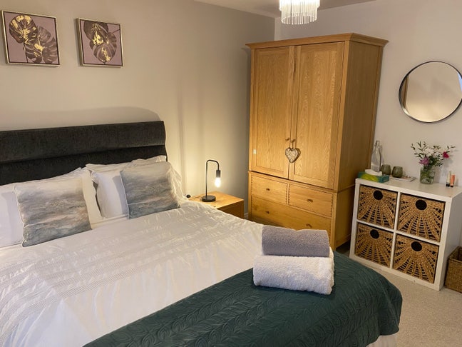 Double room in Welcoming home, garden and parking  Main Photo