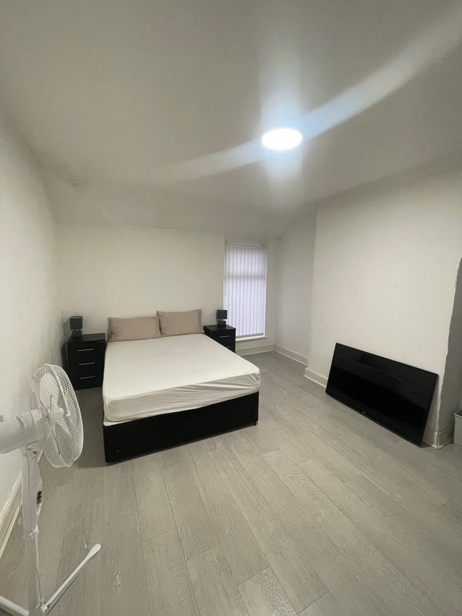 Room in chorlton  Main Photo