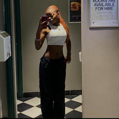 Student Female seeks a double room Main Photo