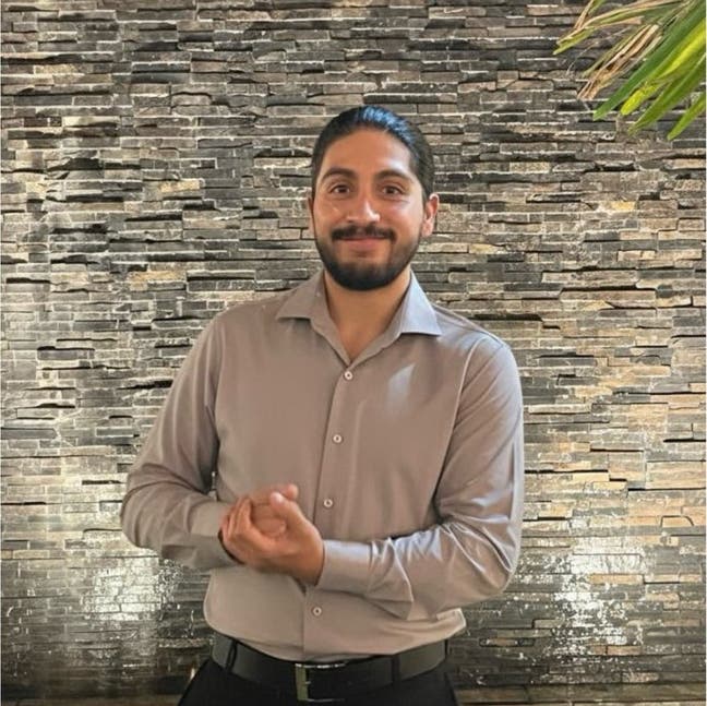 Clean quiet student looking for room 1 to 3 months Main Photo