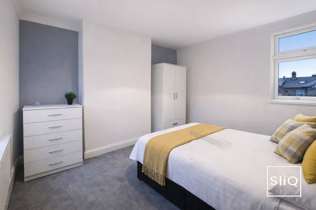 Bright & Generous Dbl Room, Prime Tooting Location Main Photo