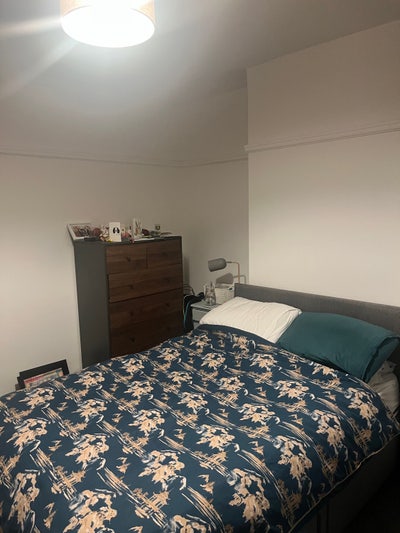 Double Room Available in Tooting with WFH space Main Photo