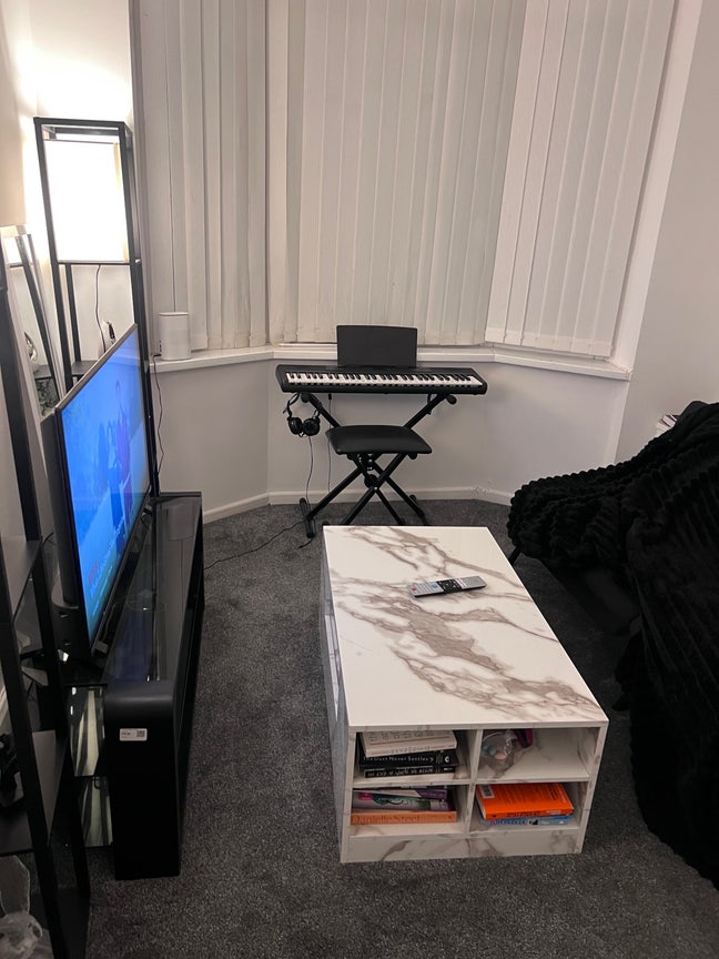 1 room available for rent  Main Photo