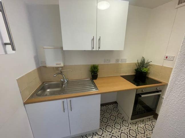 Ground Floor Studio NR3 Available NOW (14TFY-JG) Main Photo