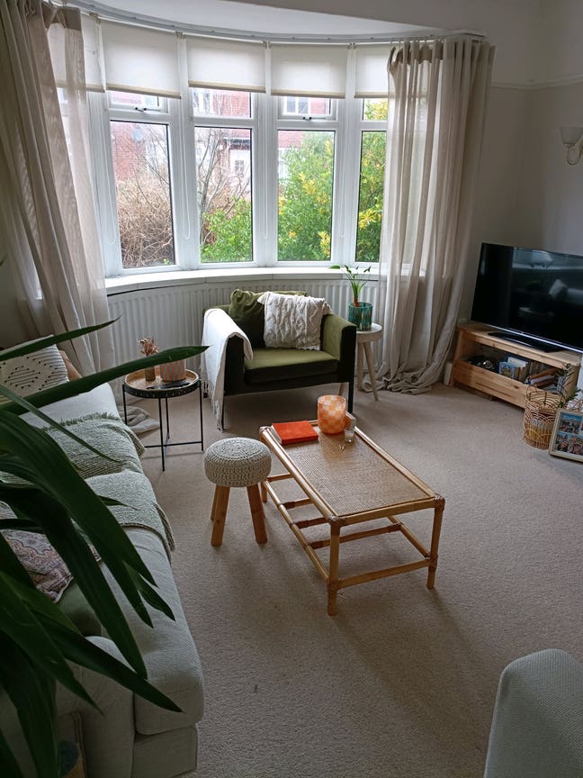 Room to let in peaceful flat Main Photo