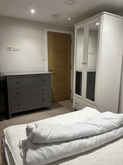 Room to rent in leafy Twickenham Main Photo