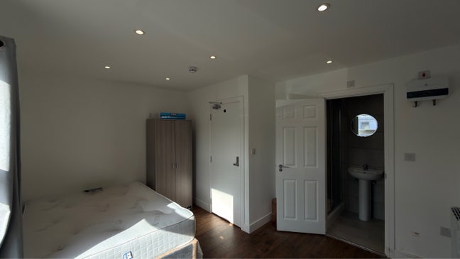 Double Room En-Suite - 10 Min to Wexham Park Hosp Main Photo