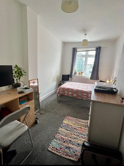 Double room in a clean friendly house  Main Photo