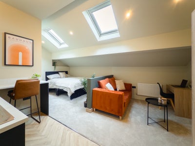 New Co-Living Space - Large En-Suite with Kitchen Main Photo