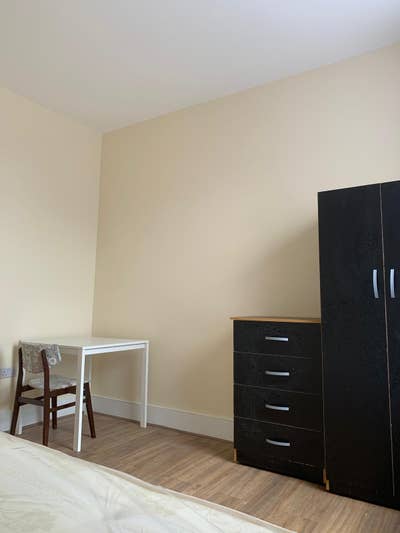  2x En-suite room an 2 x Double  4x Single Room Main Photo