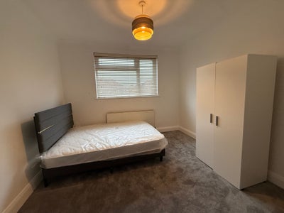 Big Double bed room available  Main Photo