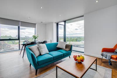 Large en suite double room available in modern fla Main Photo