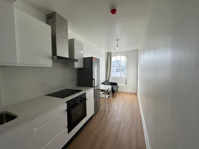 Newly refurbished 2 bed flat to let in London N1. Main Photo