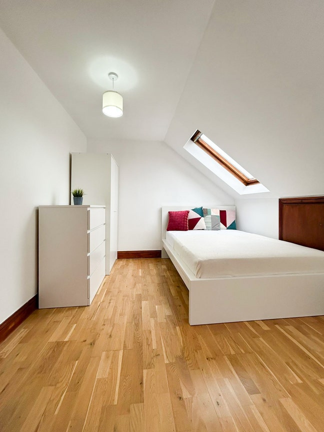 Fully Furnished Room in Modern House Main Photo