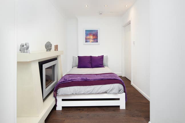 Great Value Double Room in a Clean Modern Home Main Photo