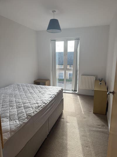 Double bedroom with a private toilet&bathroom.  Main Photo