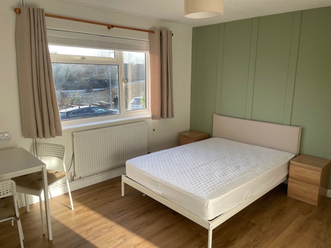 ALL NEW kitchen/bathrooms/flooring/decoration Main Photo