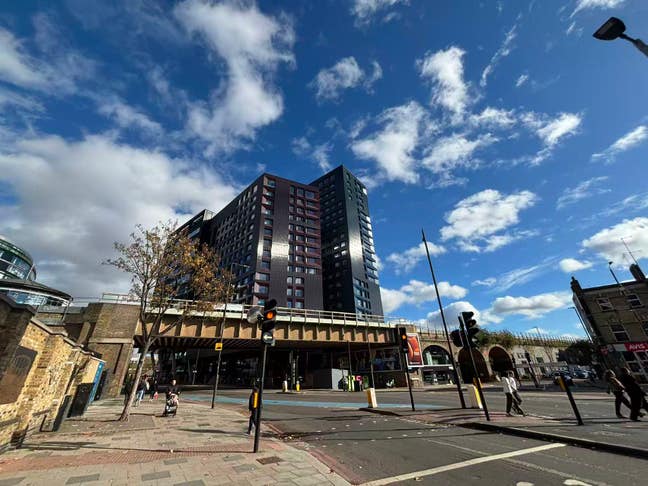 En-suite accessible room (larger) Battersea Main Photo