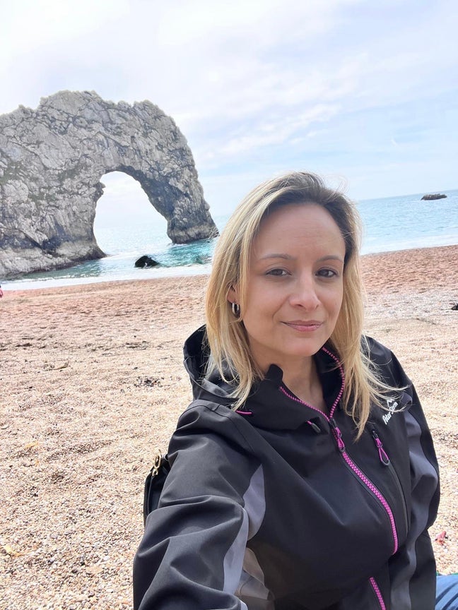 Professional Female seeks a double room + parking  Main Photo