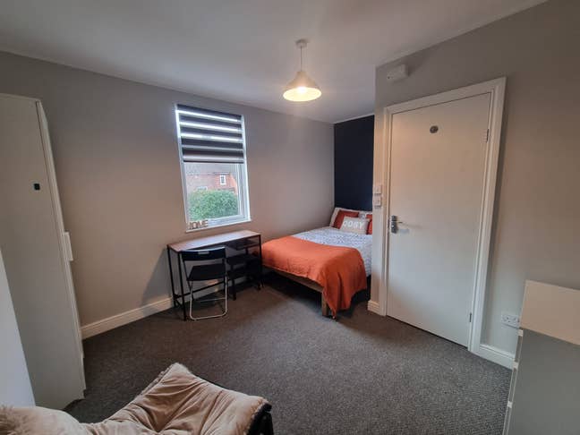 Ensuite Rooms Available 🏡 Park Road Main Photo