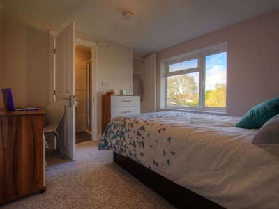 Ensuite Rooms Available 🏡 Warwick Road Main Photo