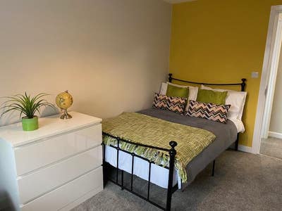 Double Room in Stunning Modern Prof Houseshare Main Photo