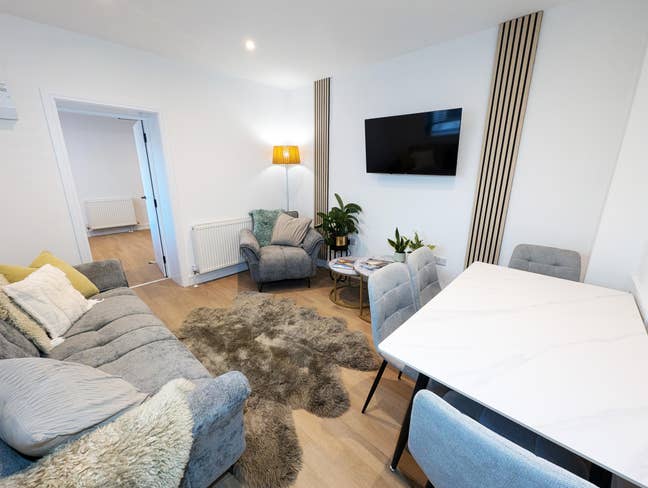 Newly Refurbished En-suite Rooms! Zero Deposit!  Main Photo