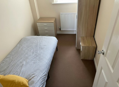 Bedroom with ALL BILLS included Main Photo