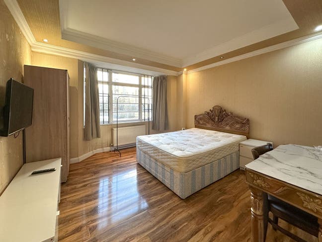 1 Larege Bedroom Ready Now !  Main Photo