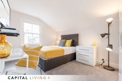 Just off of Battersea Park - Professional home  Main Photo