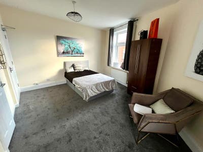 Studio with Shower Room Available Main Photo