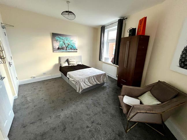 Studio with Shower Room Available Main Photo