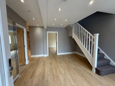 Newly Renovated | 5 Bathrooms | Garden & Parking Main Photo