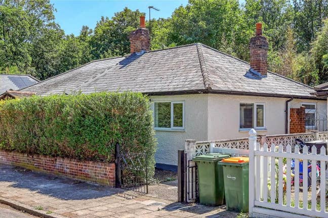 Bungalow- 2 Ensuite Bedrooms -Short Stay Main Photo