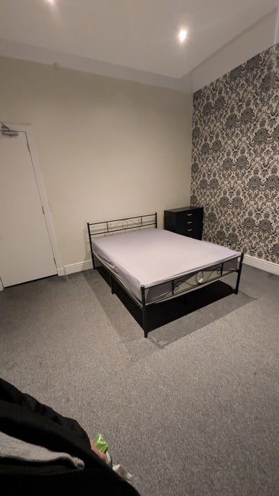 Room for rent in 4 bed HMO Main Photo
