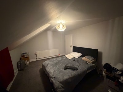 Room In Stratford  Main Photo