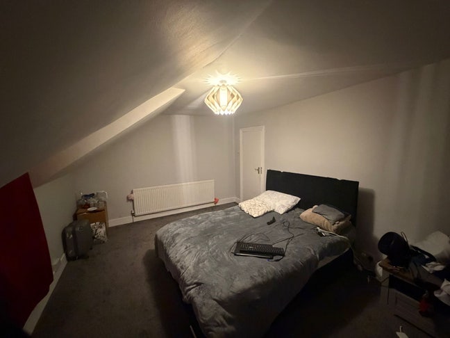 Room In Stratford  Main Photo