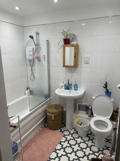 Bedroom available in 2 bed flat in Whalley Range Main Photo