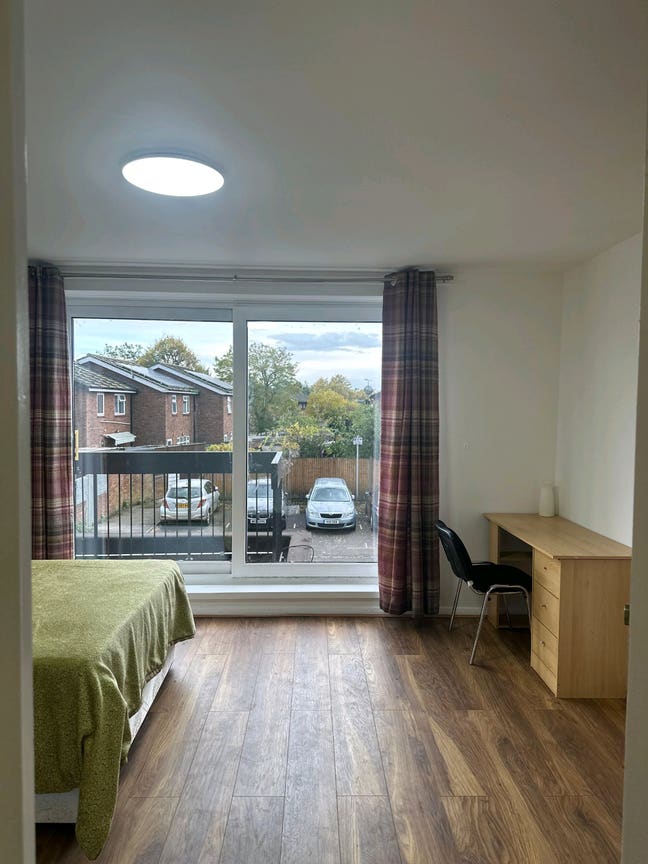  Double Room with Balcony  in Walthamstow/females  Main Photo